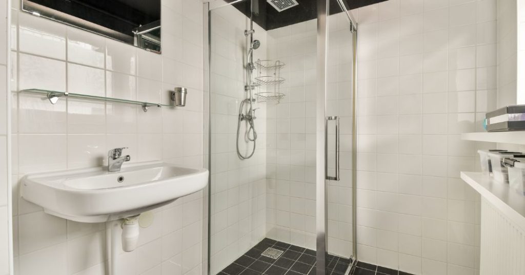 Como Limpar Box de Vidro no Banheiro em Porto Velho: 4 Passos e Dicas Box de vidro em Porto Velho